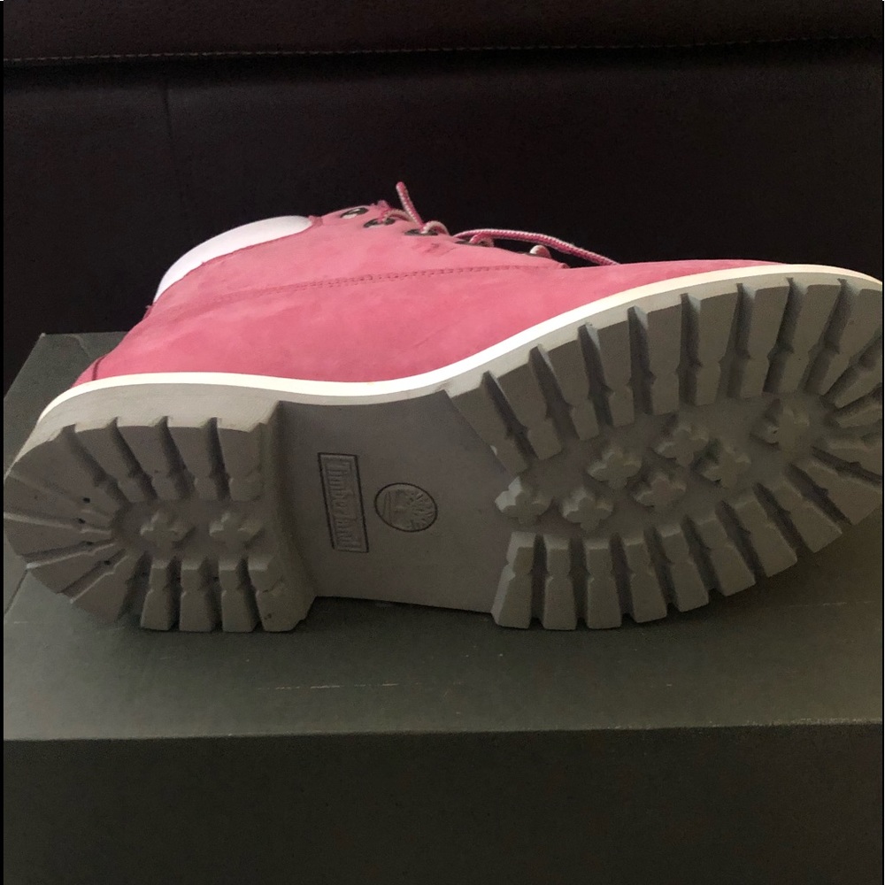 Pink Timberlands - Picture 4 of 5
